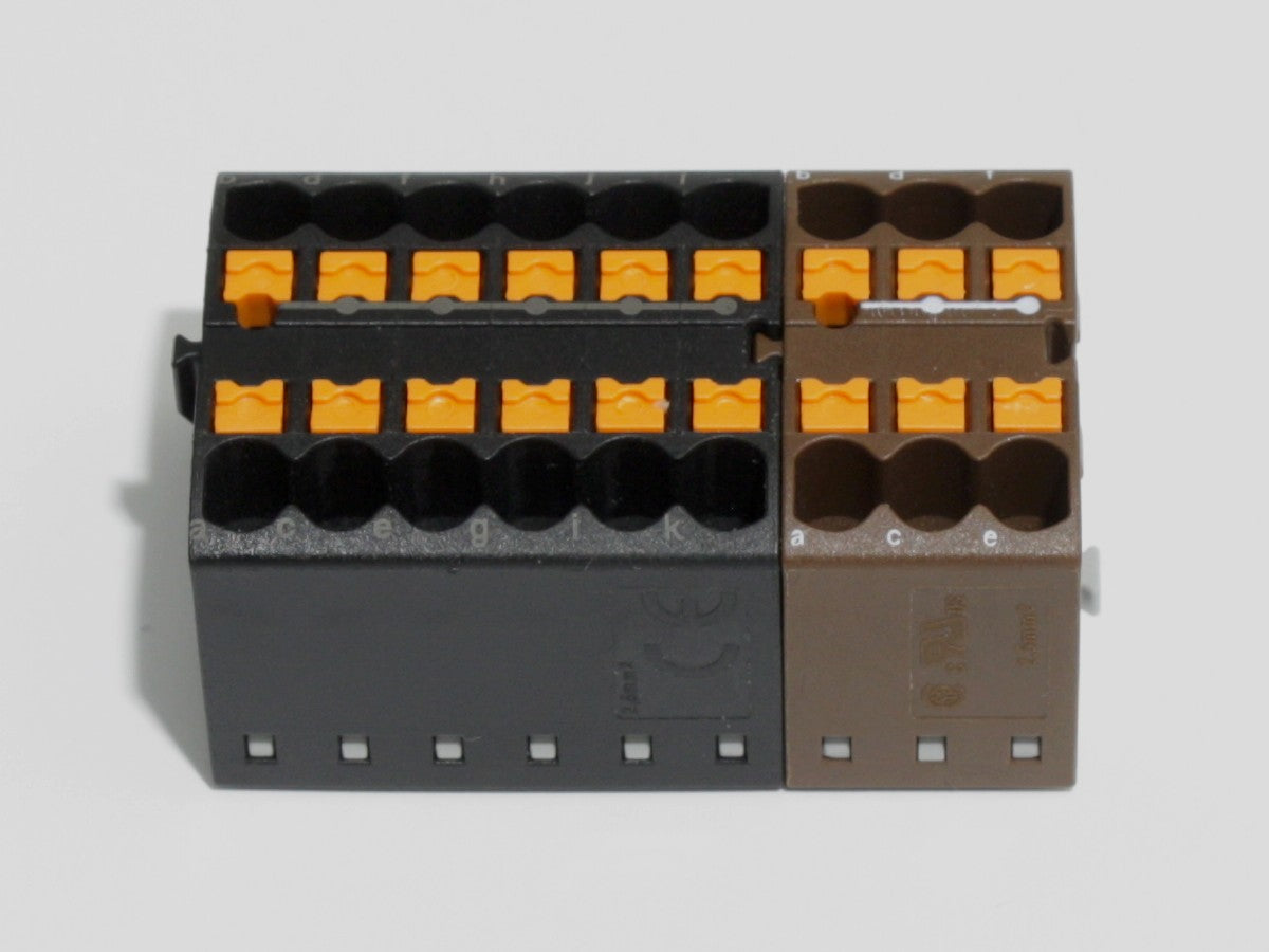 Power/Ground Distribution Block, 12-Way, 24A