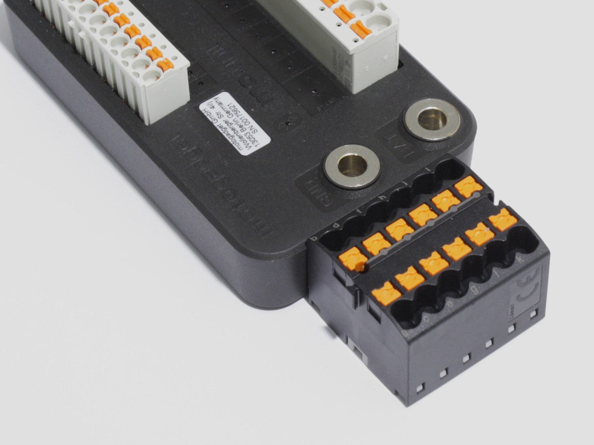 Power/Ground Distribution Block, 12-Way, 24A